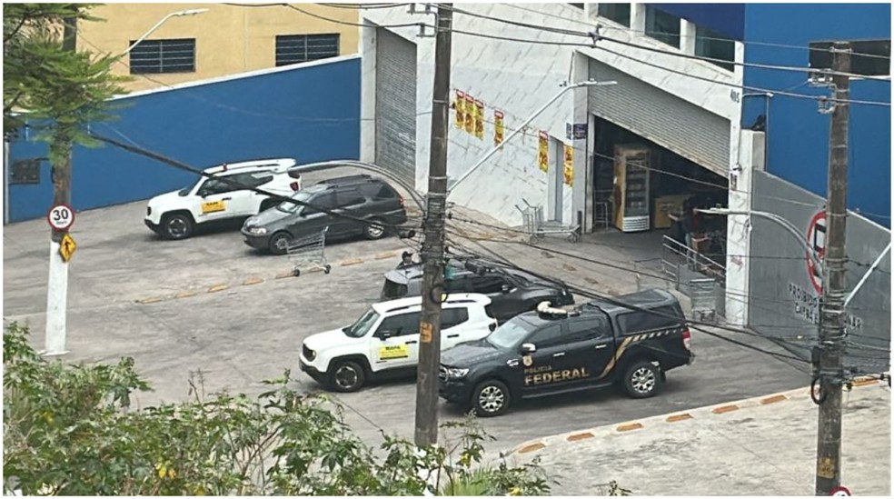 Locais suspeitos de distribuir bebida contaminada por metanol são alvo de fiscalização da PF e do Ministério da Agricultura — Foto: Lucas Jozino/TV Globo