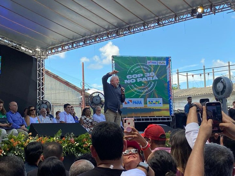 Lula discursa em Belém ao oficializar Belém como sede da COP 30 em 2025. — Foto: Gil Sóter / g1