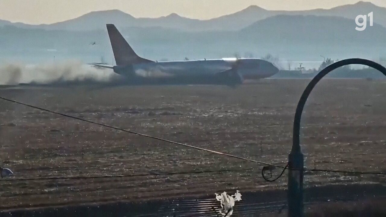 Imprensa sul-coreana mostra imagem de avião explodindo após bater em muro; VÍDEO