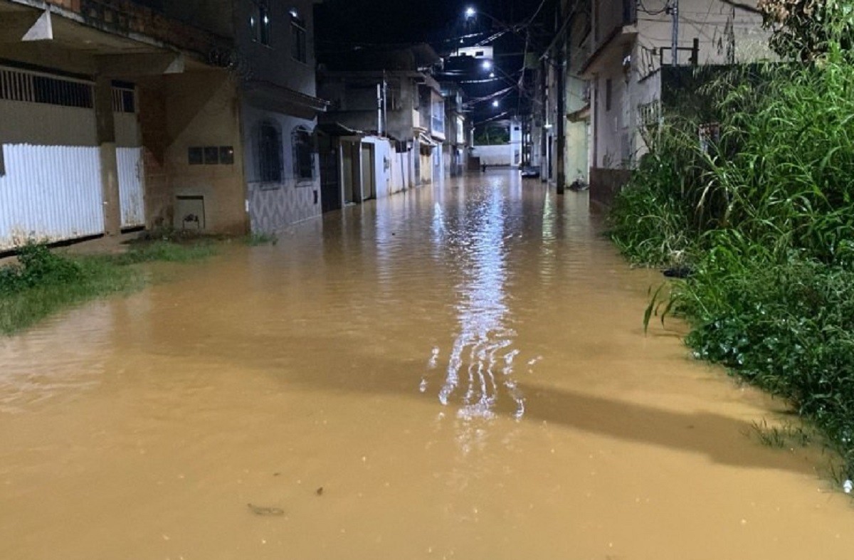 Chuva em Muriaé deixou 40 desabrigados e afetou outras cidades da região; alerta de temporal segue