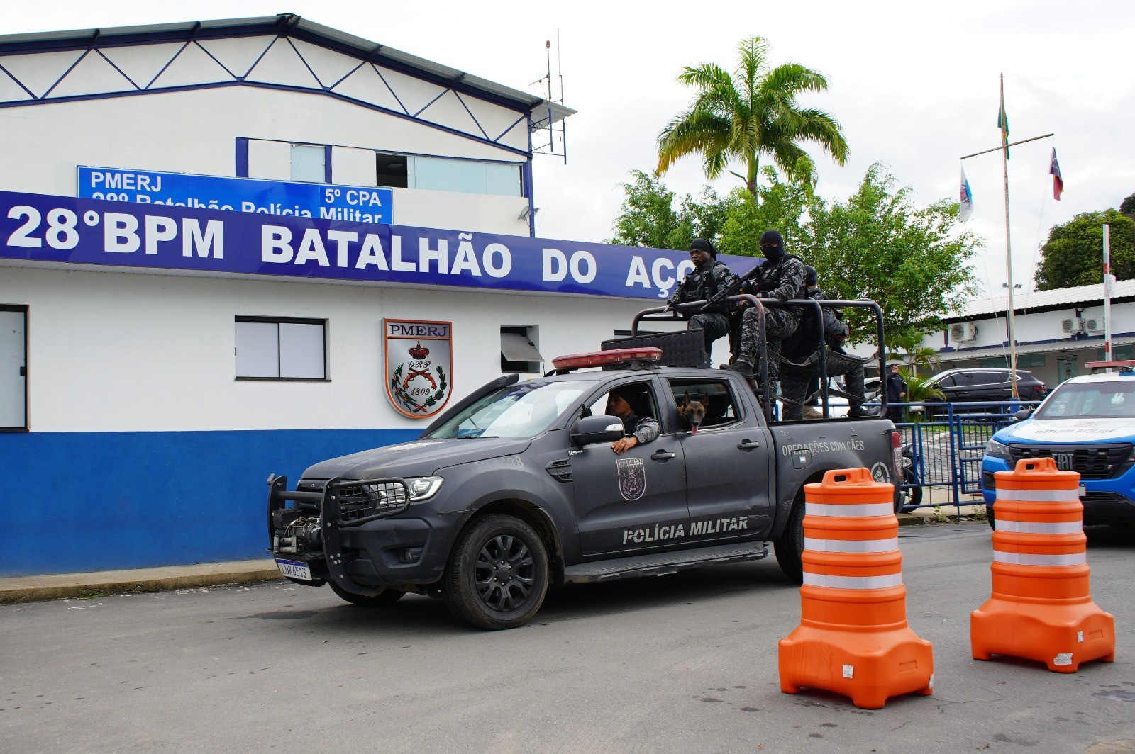 Volta Redonda reforça segurança com viaturas e PMs do RJ após noite de confrontos e ação do BOPE