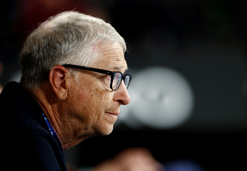 Bill Gates assiste a uma partida de tênis, na Austrália. — Foto: Reuters