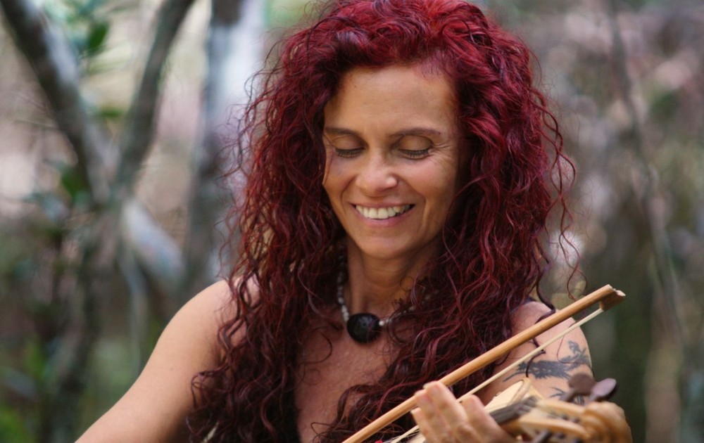 Cantora do interior de SP cria música só com nome de abelhas que soa ...