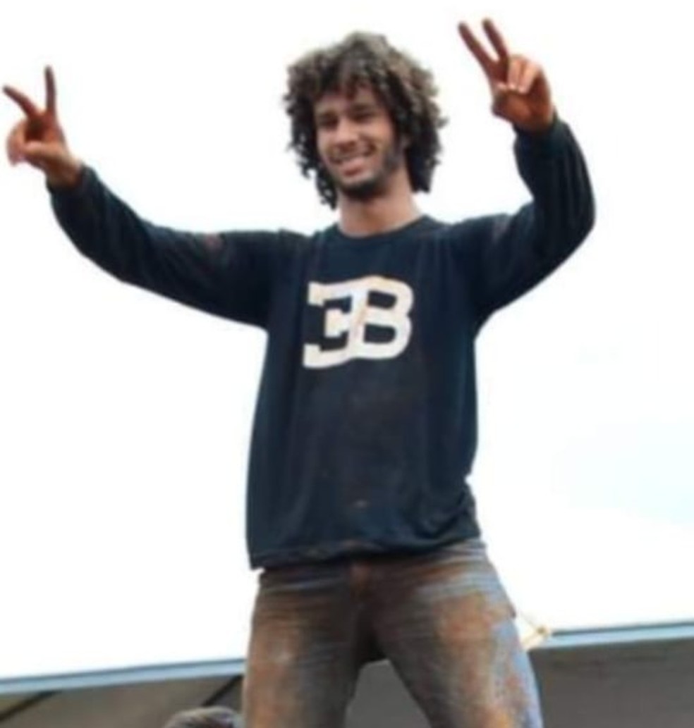 Lucas Veloso Peres antes de entrar no curso dos bombeiros — Foto: Reprodução