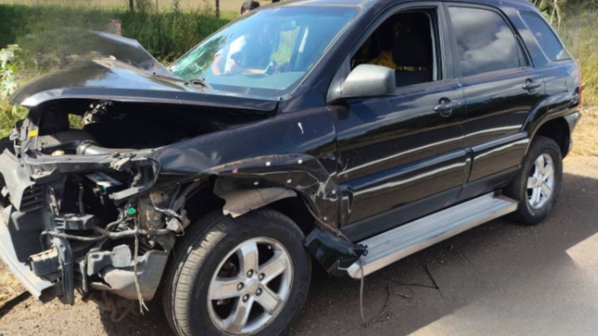 Assaltante rouba SUV, bate carro na BR-050 e é preso após tentar escapar por mata em Uberlândia