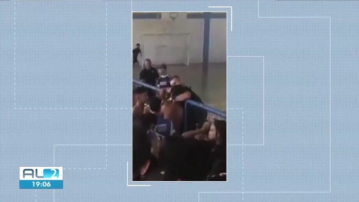VÍDEO mostra coordenador agredindo aluno em escola de AL; 4 funcionários são afastados 