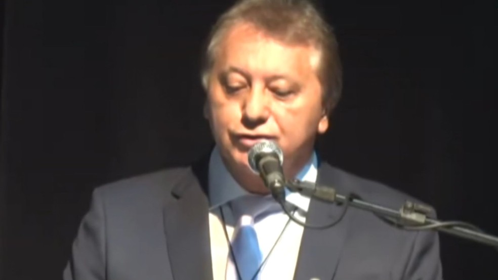 Padre Osvaldo (PL) durante cerimnia de posse na Cmara de Catanduva (SP)  Foto: Reproduo/Cmara de Catanduva