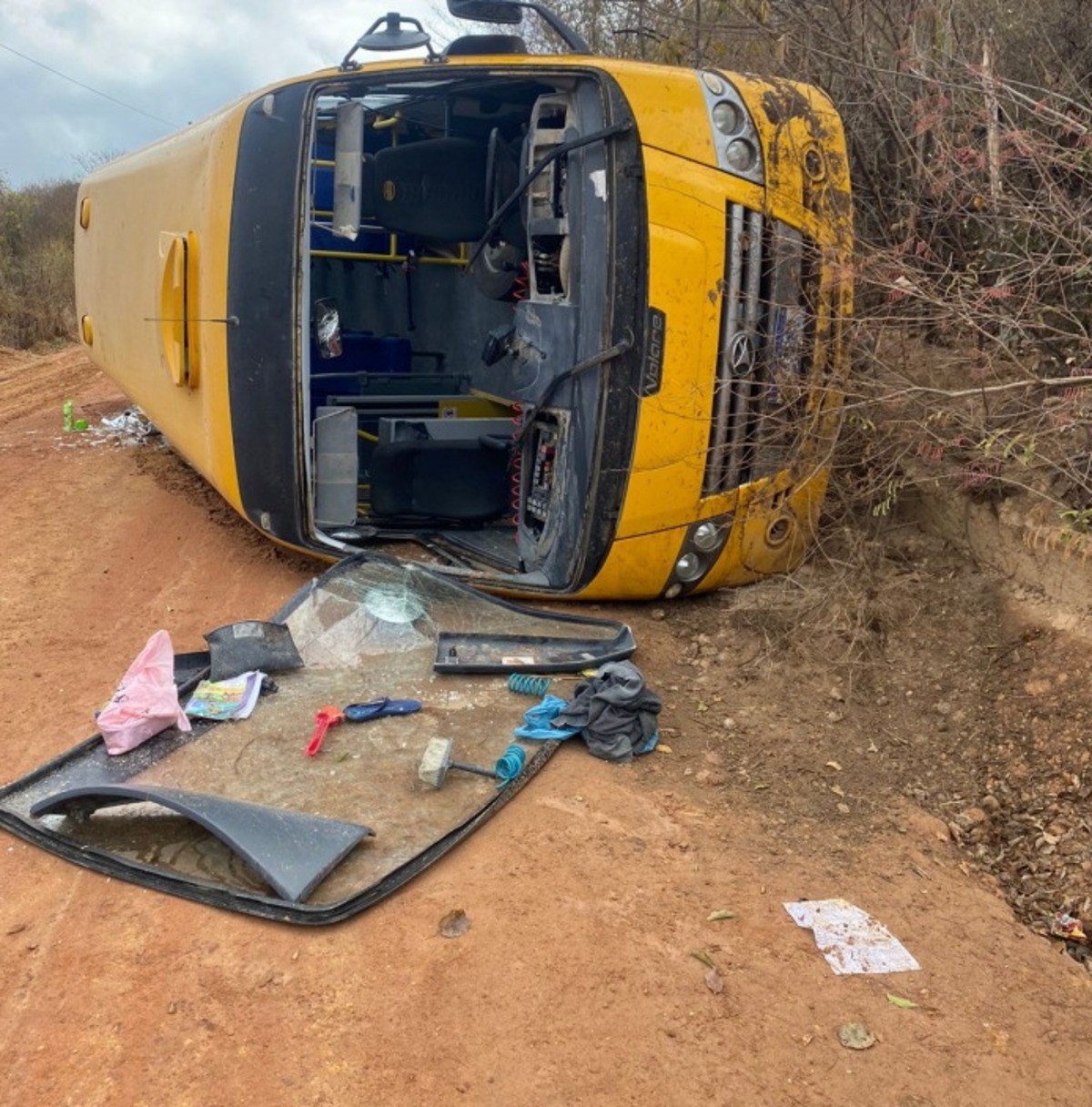 Aluno de 13 anos morre em acidente com ônibus escolar da Prefeitura de Itaobim