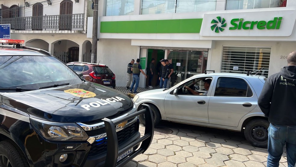 Banco é alvo de criminosos na região central de Paraibuna — Foto: Arquivo Pessoal
