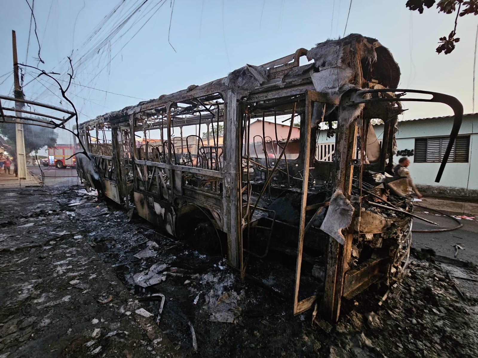 Em menos de 24h, quatro ônibus são queimados em Uberlândia