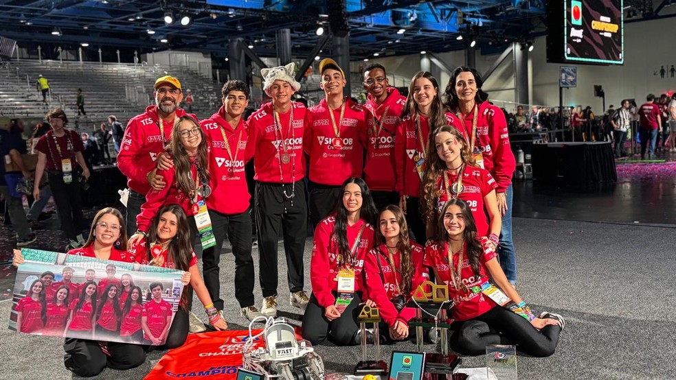 Equipe mineira vence mundial de robótica nos EUA