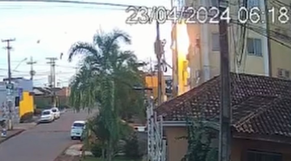 Apartamento fica em chamas após explosão em Porto Velho — Foto: Redes Sociais/Reprodução