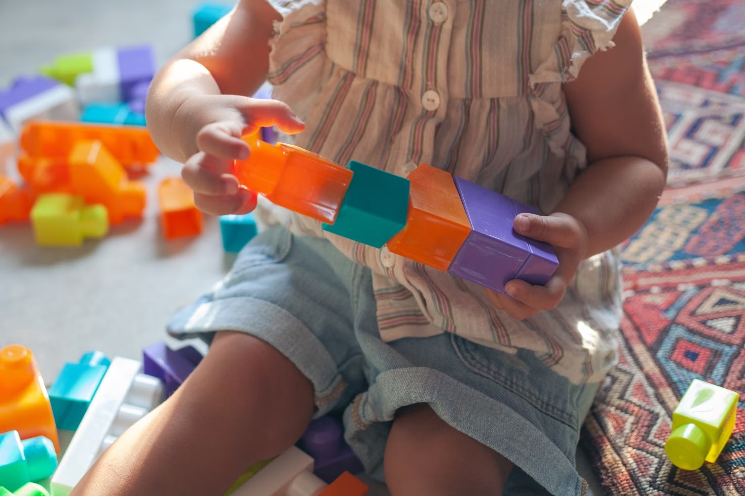 Assistente social relata transformação após acolhimento de bebês; conheça o programa