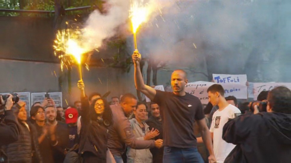 Manifestantes pedem transparência em investigação no caso do Banco Master — Foto: GloboNews