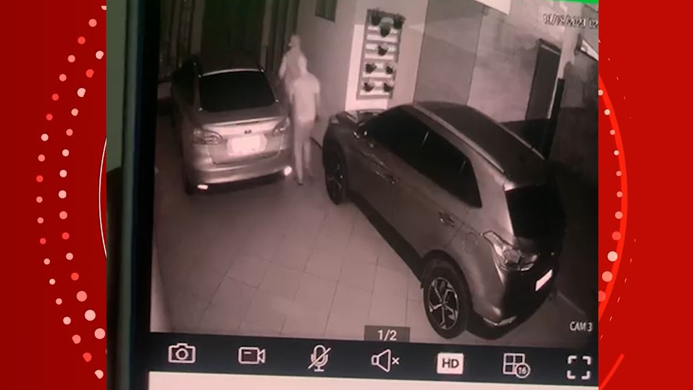 Dupla invadiu uma residência e tentou entrar na casa, no Cohatrac — Foto: Reprodução/Redes sociais