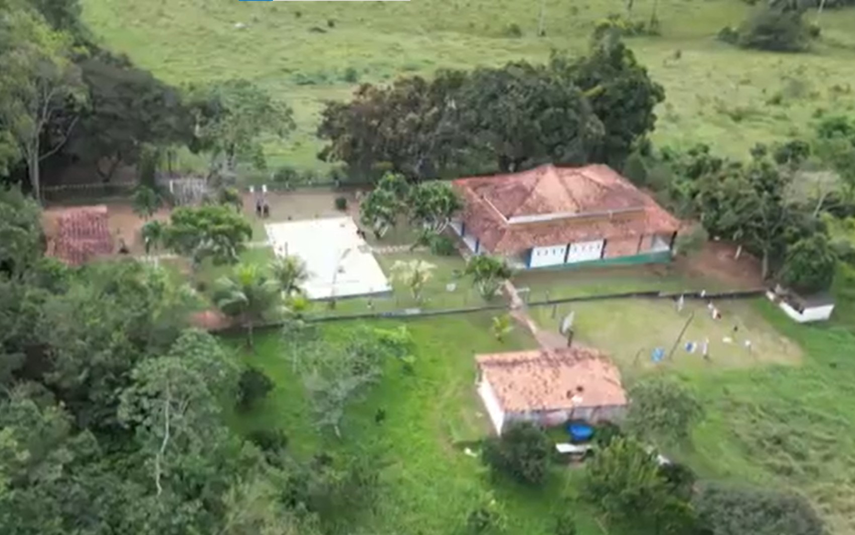 Pacientes pendurados de cabeça para baixo e 'quarto do amor': o que se sabe sobre clínica de reabilitação investigada na Bahia