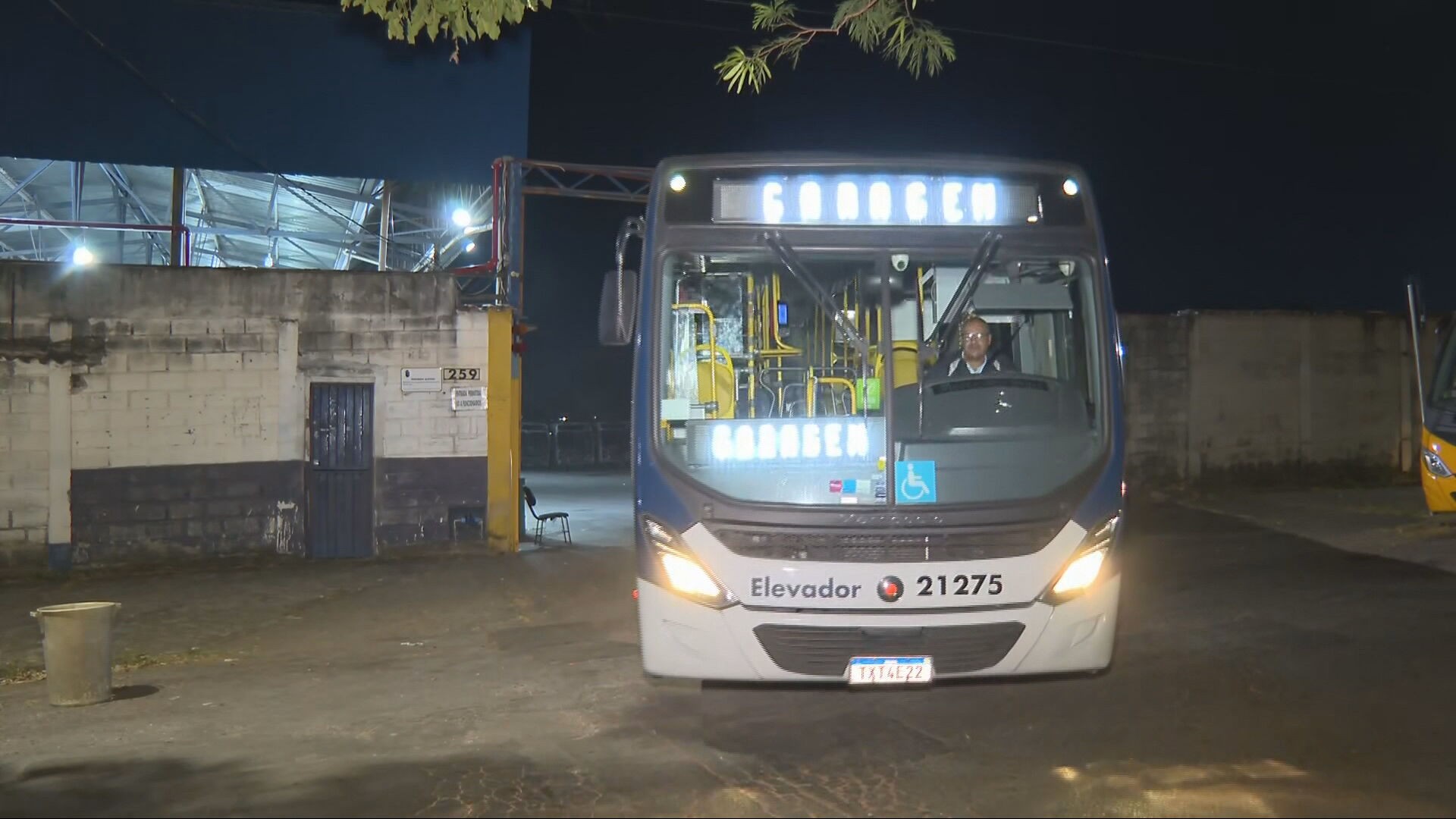 Prejuízo provocado por incêndio em garagem de ônibus em BH pode chegar a mais de R$ 16 milhões