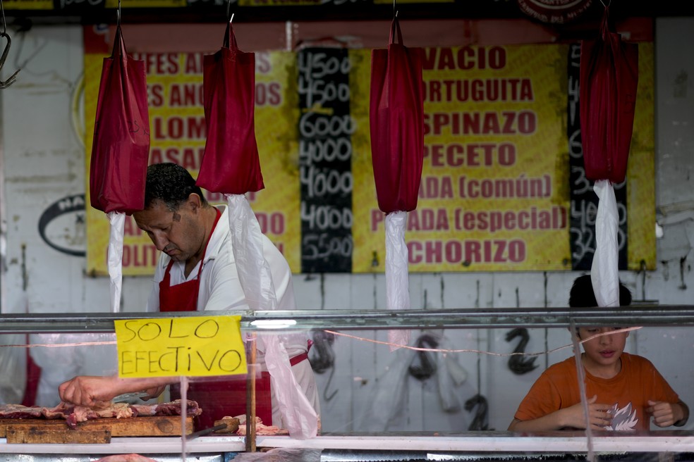 Mercado em Buenos Aires em 10 de janeiro de 2024 — Foto: Foto AP/Natacha Pisarenko