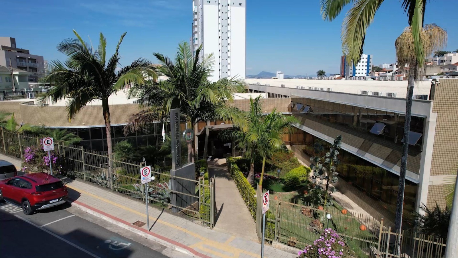 Vereadores de Pouso Alegre aprovam utilidade pública de terreno da Câmara