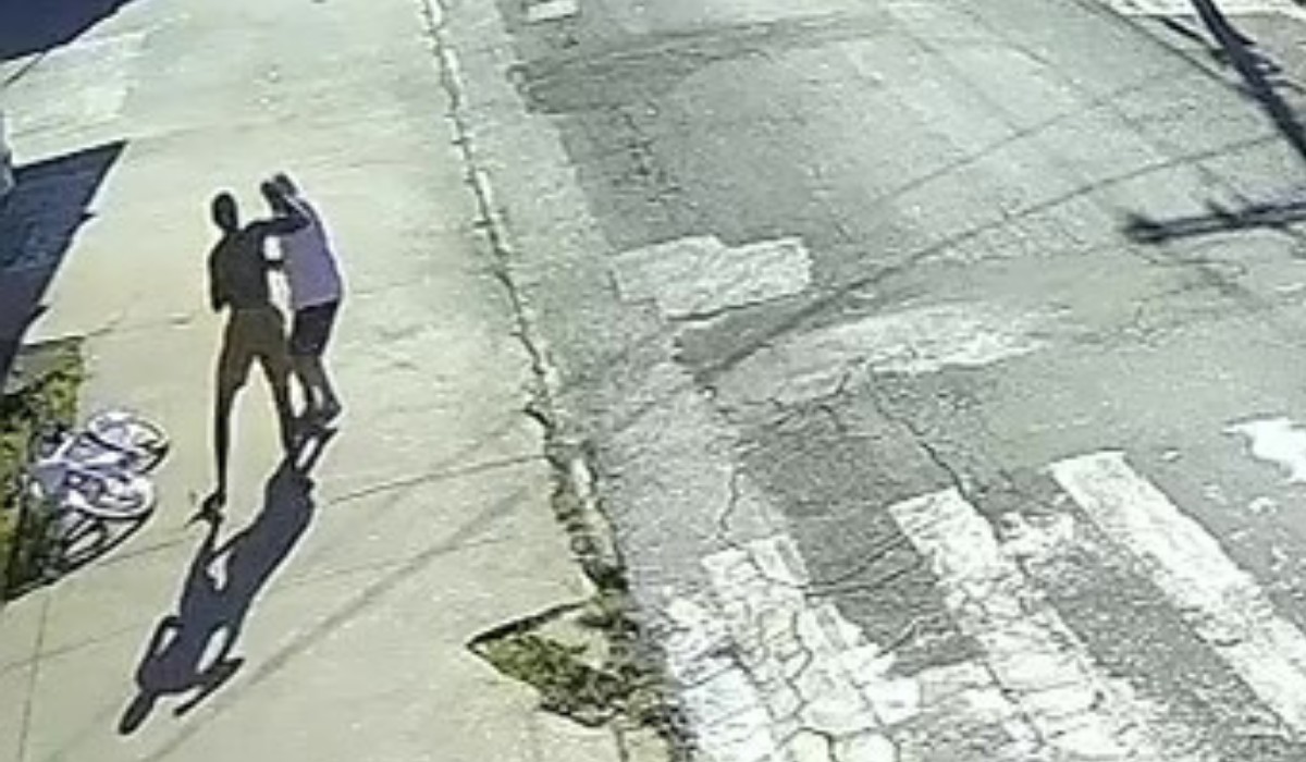 VÍDEO: homem é preso por roubar celular e agredir pedestre com socos em ...