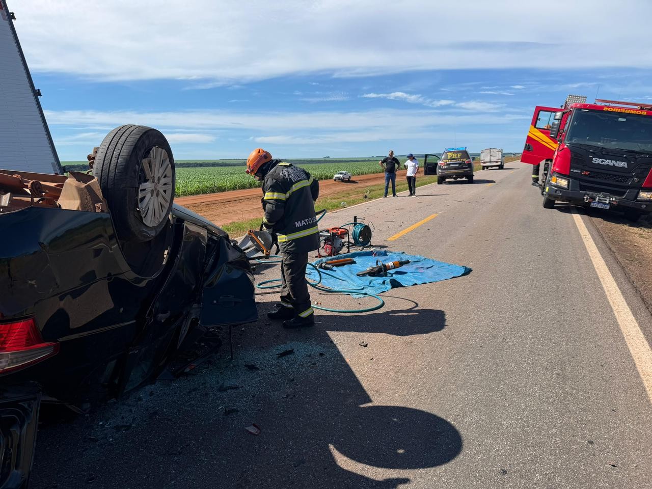 Motorista morre após bater carro contra carreta e caminhão na BR-070 em MT