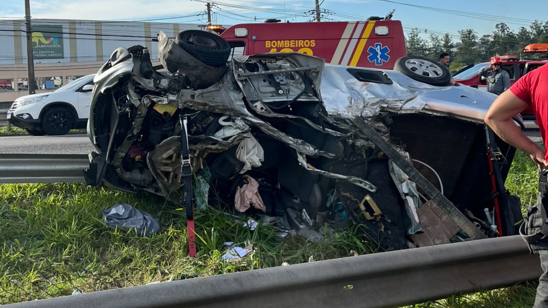 Motorista morre atingido por caminhão desgovernado em rodovia de Jundiaí