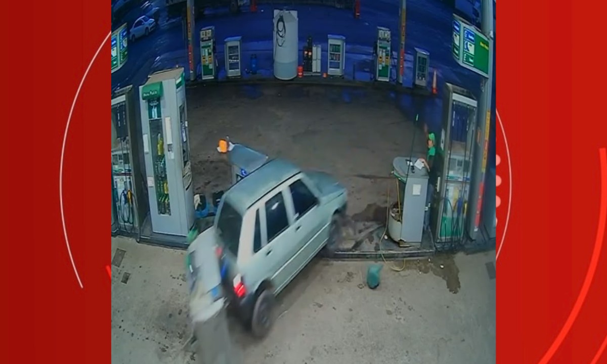 VÍDEO: frentista sobrevive após quase ser atropelada por carro enquanto trabalhava em posto de combustível na Bahia