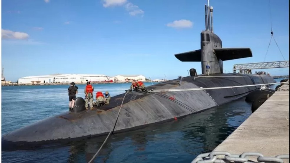O submarino nuclear USS Nevada, da classe Ohio, pode ficar submerso no oceano por semanas — Foto: US NAVY