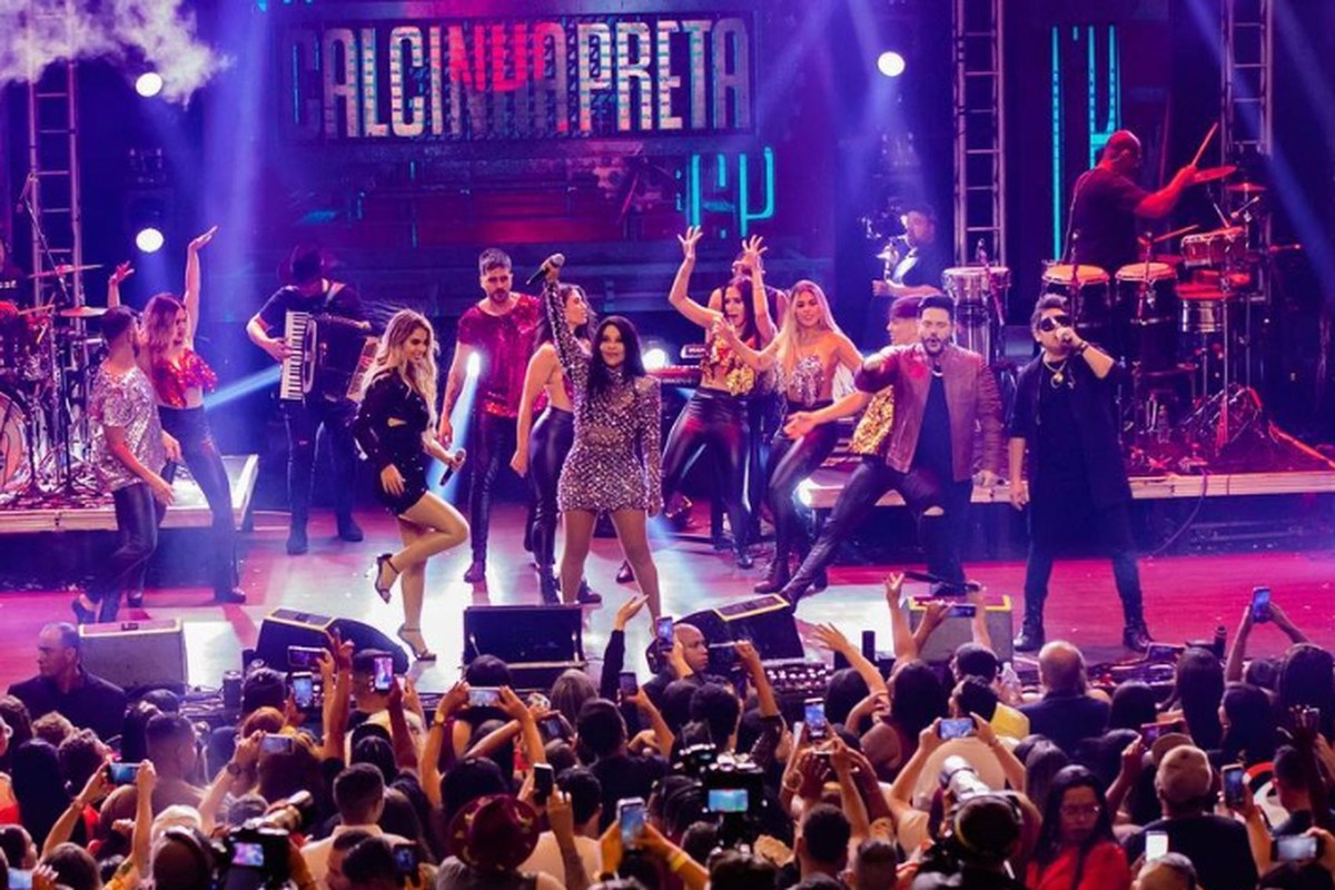 Calcinha Preta se apresenta com nova formação no Forrozão da Sergipe