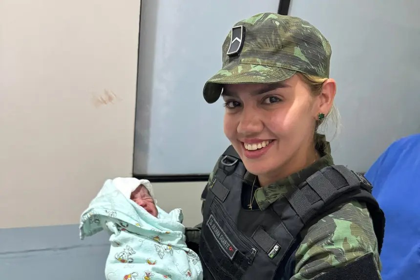 PM ajuda em parto e salva bebê de mulher em situação de rua no AP: 'desistir não era uma opção’ 
