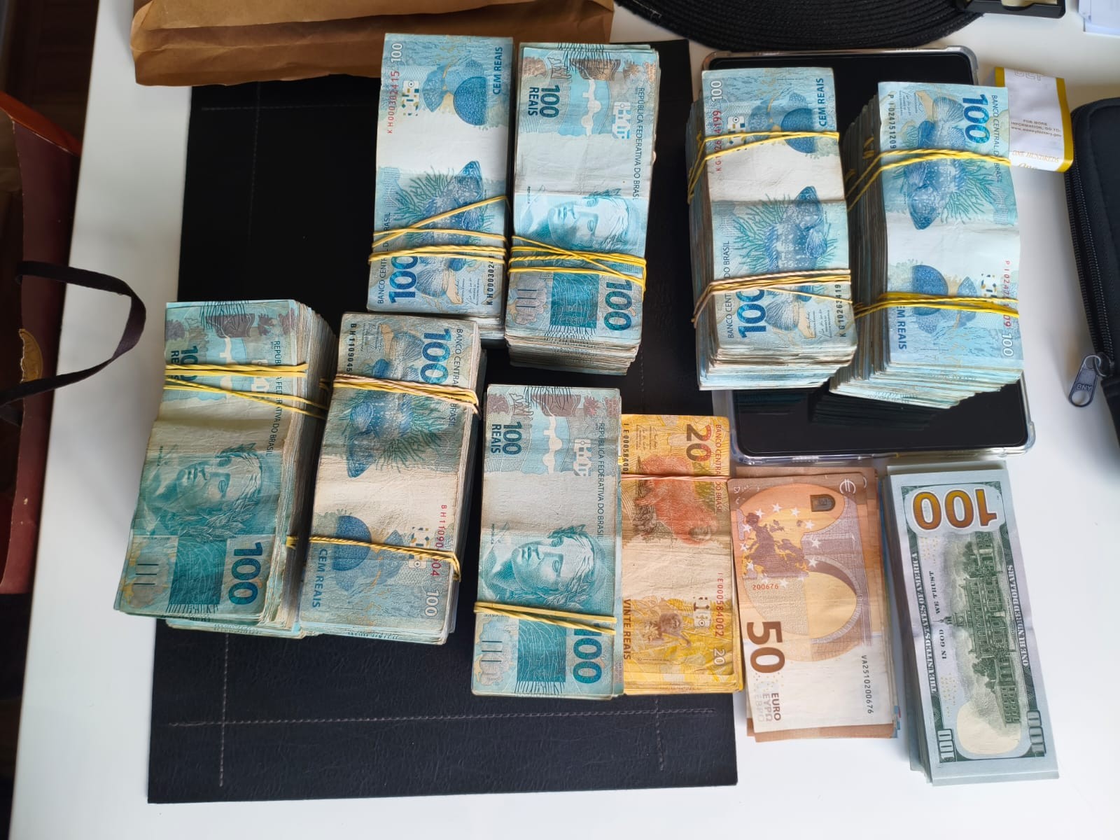 Auditor fiscal é preso com R$ 330 mil em apartamento em São José dos ...