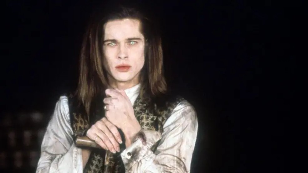 O mito inspirou filmes como Entrevista com o Vampiro, no qual Brad Pitt é um exemplo de vampiro bonito e de pele clara — Foto: Getty Images via BBC