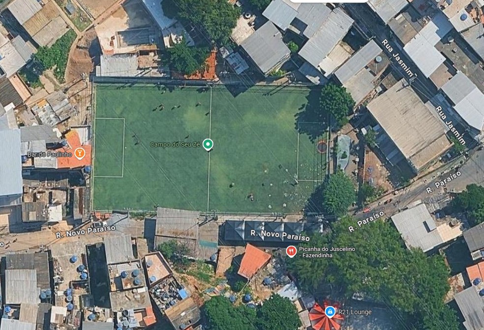 A Picanha do Juscelino fica em frente ao Campo do Z, na Fazendinha, onde acontecem os bailes patrocinados pelo traficante Professor  Foto: Reproduo