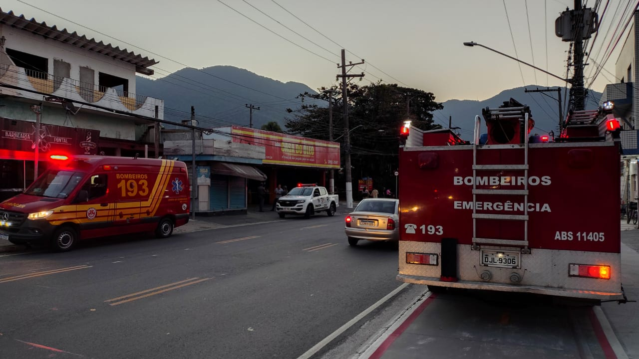Tambor de óleo explode e homem fica ferido após incêndio em loja em São Sebastião