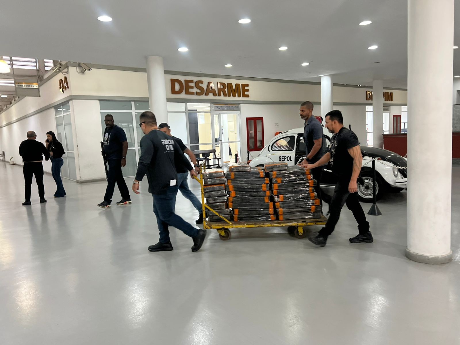 Polícia prende motorista com meia tonelada de maconha em Bonsucesso