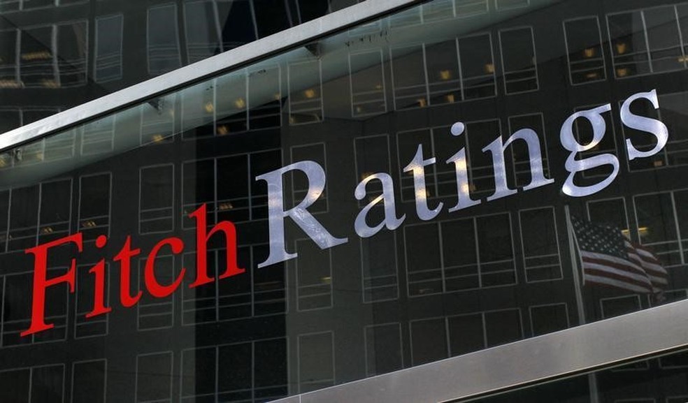 Fitch rebaixou nota do Brasil para o último patamar dentro do grau de investimento — Foto: Reuters
