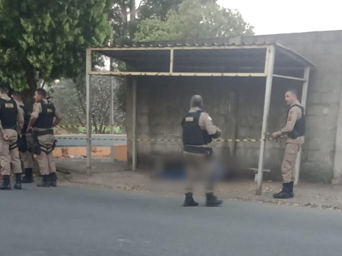 Garçom é baleado em ponto de ônibus no Bairro Danilo Passos, em Divinópolis
