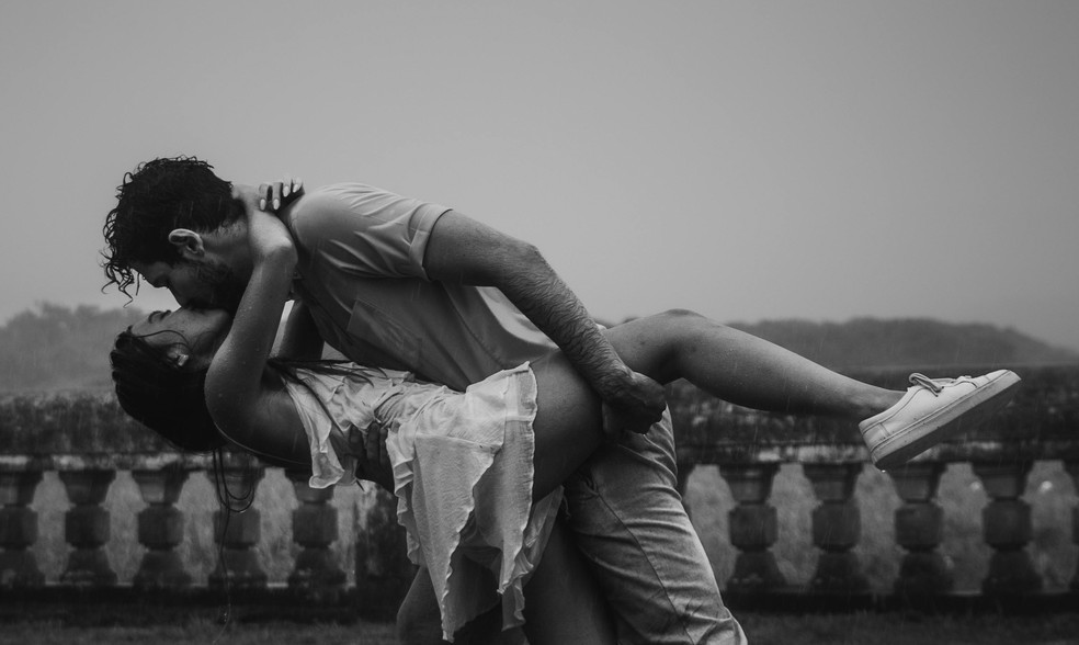 Ato de beijar pode movimentar mais de 30 músculos — Foto: Felipe Costa/Pexels