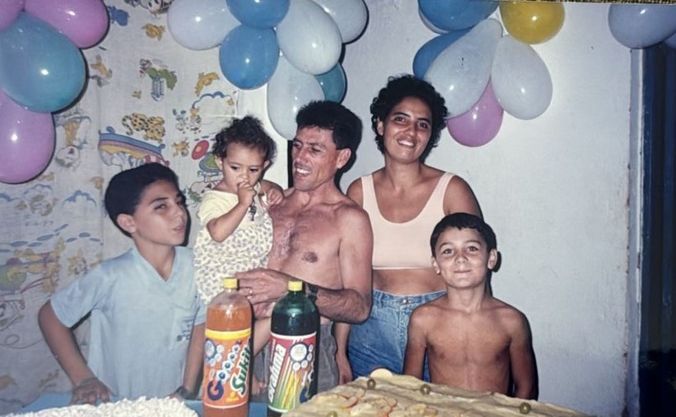 Alessandra Alves Amaral e Luiz dos Santos Amaral tiveram uma terceira filha após se reconciliarem em programa do Silvio Santos. A família é do Espírito Santo — Foto: Reprodução/Acervo pessoal