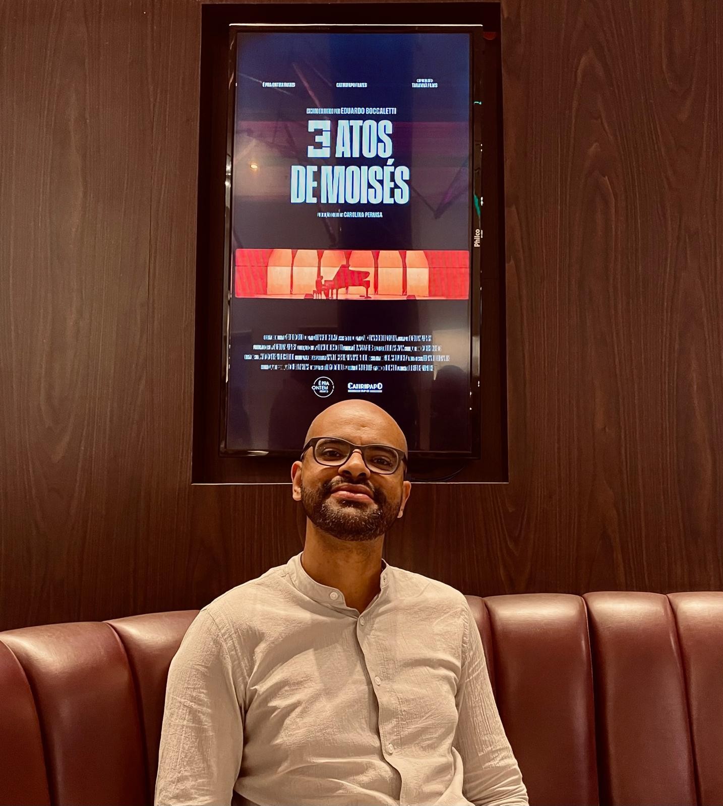 Pianista que ia a pé para as aulas por falta de dinheiro se forma na Europa e volta ao Brasil para lançar documentário da sua trajetória