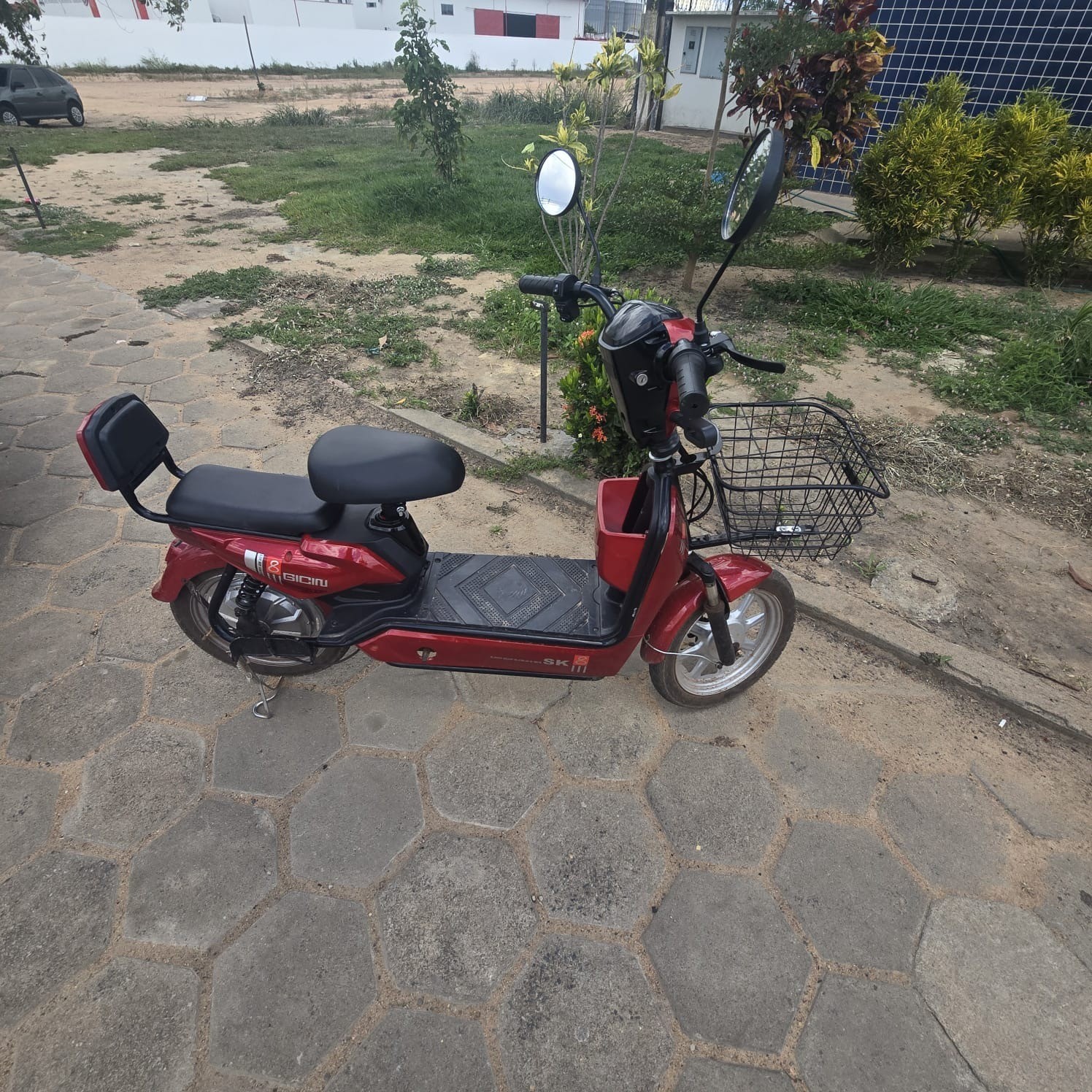 Homem é contido por moradores após furtar moto elétrica em Boa Vista