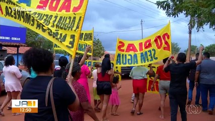 Moradores fazem manifestação contra falta de água no setor Sonho Meu, em Palmas