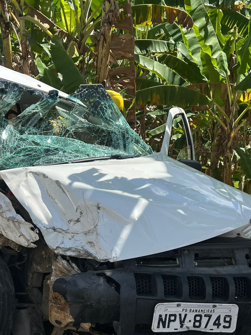 Carro em acidente de trânsito em Bananeiras — Foto: TV Cabo Branco/Reprodução