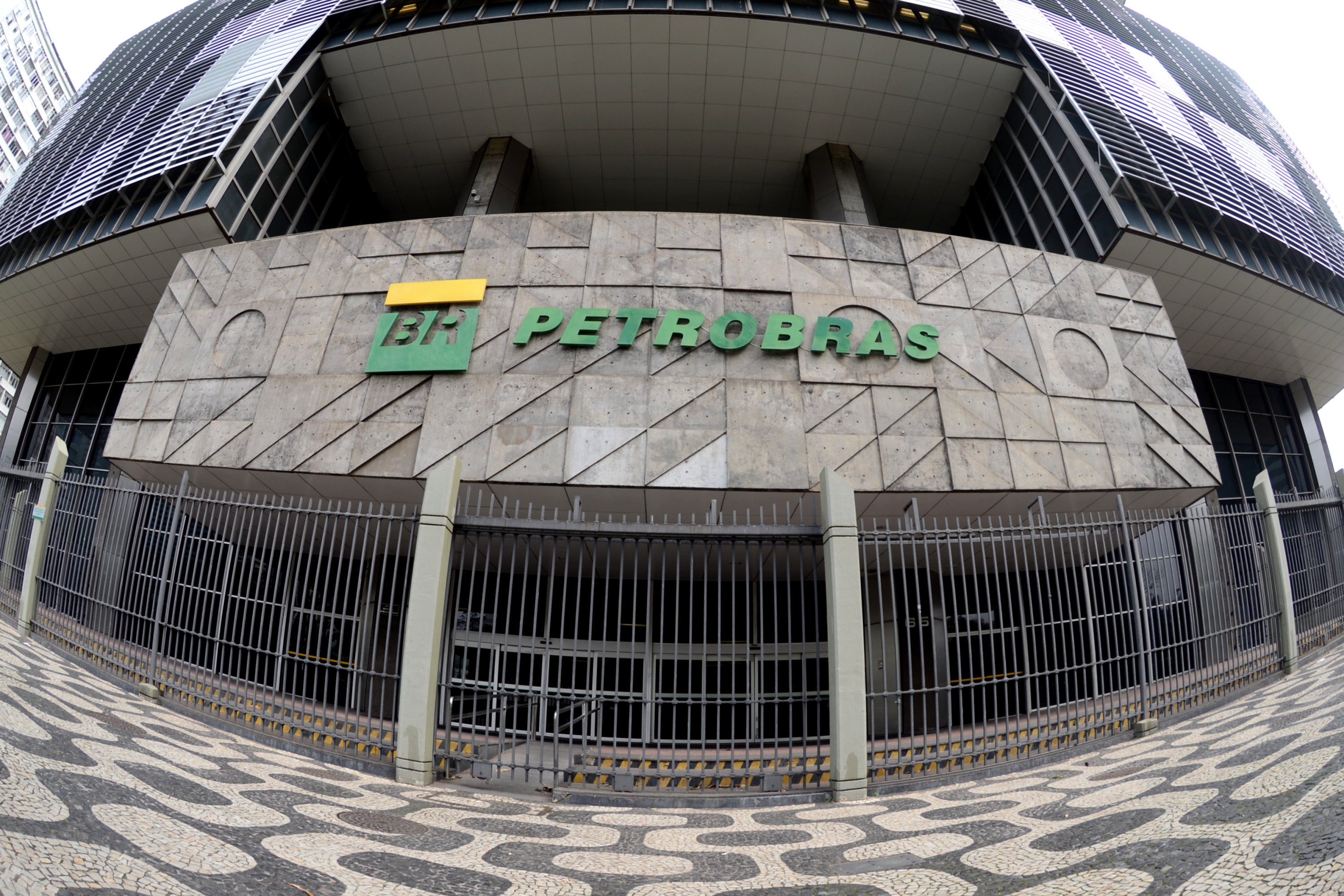 Ações da Petrobras tombam em Nova York após demissão de Prates 