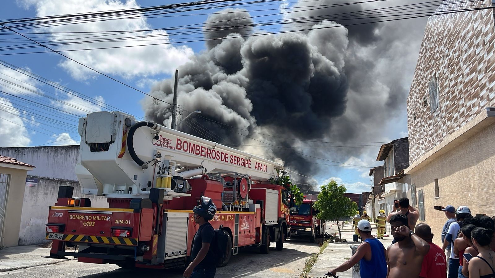 Incêndio atinge estabelecimento comercial na Zona Norte de Aracaju