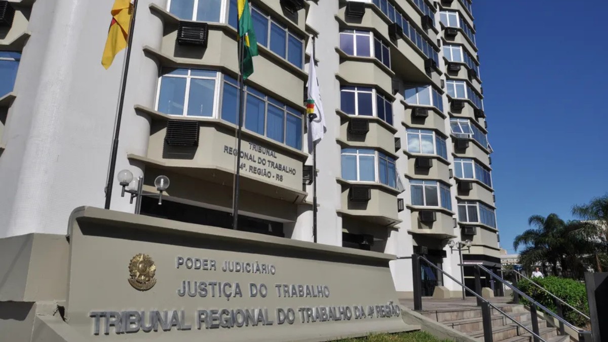Justiça condena cooperativa médica a pagar R$ 15 mil a funcionária vítima de injúria racial: 'A cor não pega', disse médico