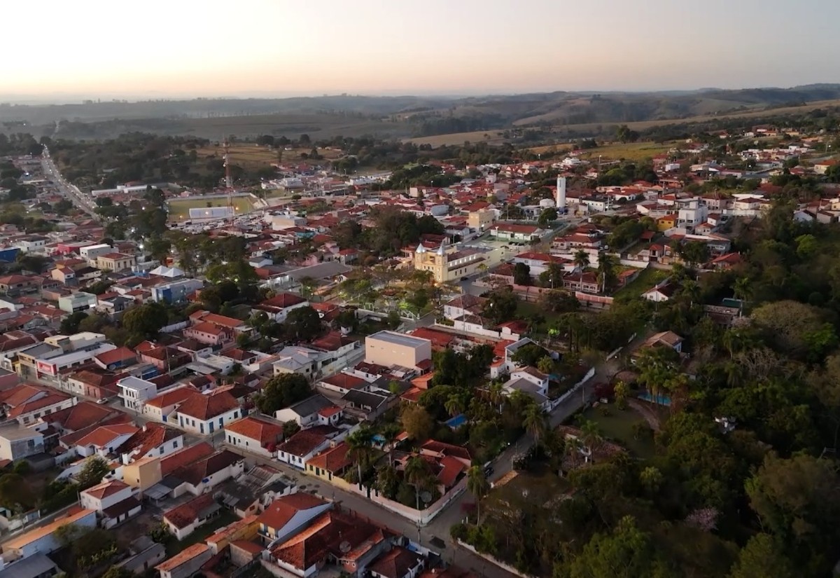 Moradores de Sarapuí enfrentam falta de energia e água constante durante a semana do Natal