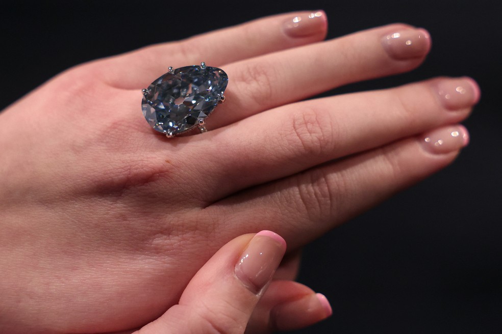 Diamante azul Golconda — Foto: REUTERS/Shannon Stapleton
