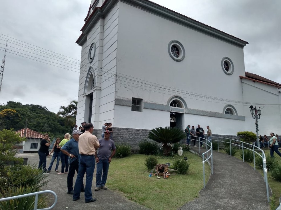 Igreja Matriz de Nossa Senhora da Conceição, em Rio Claro, onde corpo do prefeito está sendo velado — Foto: Rose Gomes/TV Rio Sul