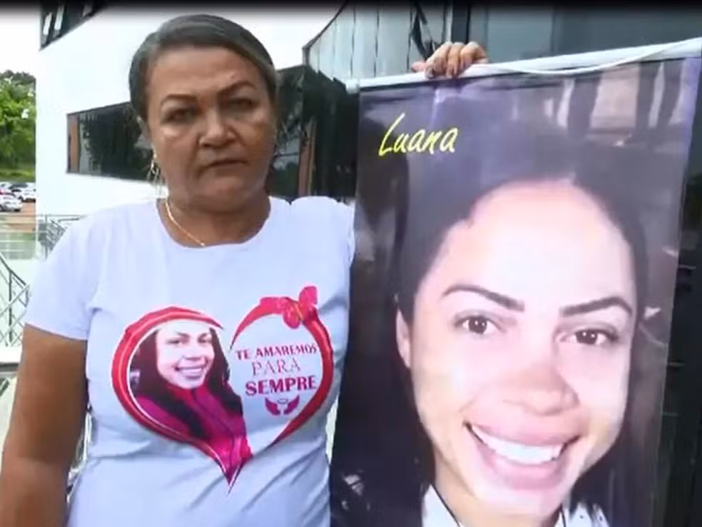 Mãe da jovem Luana acompanhou julgamento e disse que ficou satisfeita com a pena dada aos réus — Foto: Reprodução/Rede Amazônica Acre